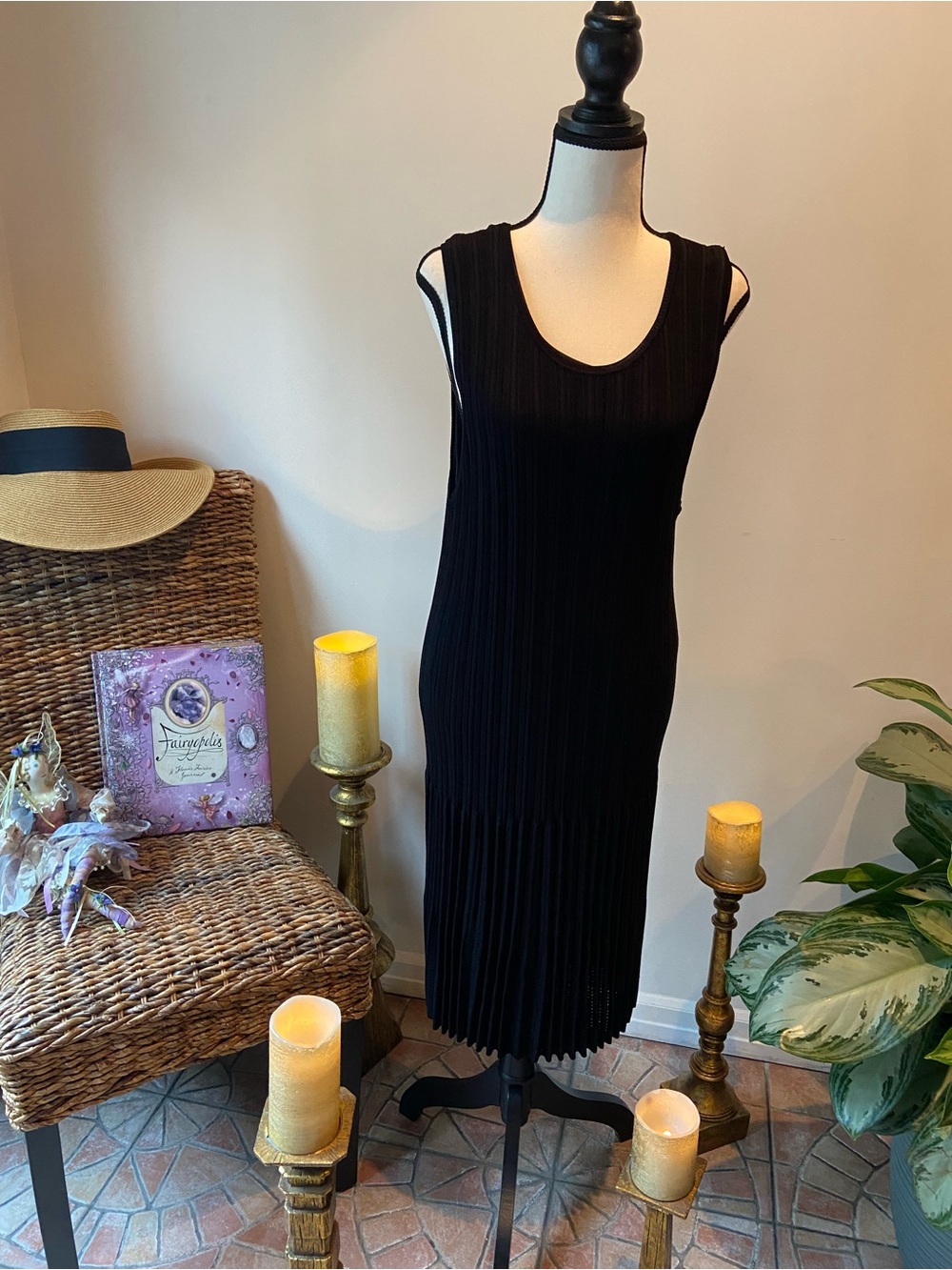 Ann Taylor Black Sleeveless Pleated Midi Dress